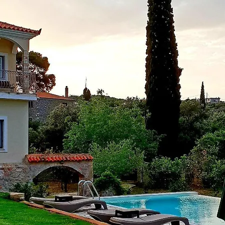 Lemon-lime Villas Poros Holiday home *